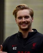 Ирландеца Каоимин Келъхър с екипа на Ливърпул