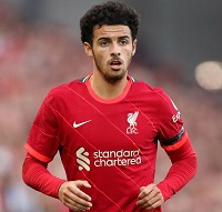 Къртис Джоунс с екипа на Ливърпул