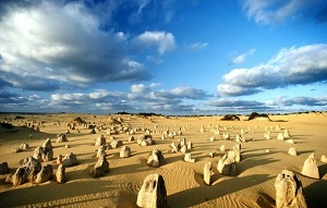 Peculiar Pinnacles са скални зъбери в пустинята, намираща се в Национален парк Nambung, Западна Австралия.