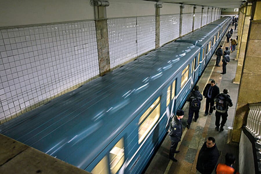 russia-subway-attack-train.jpg