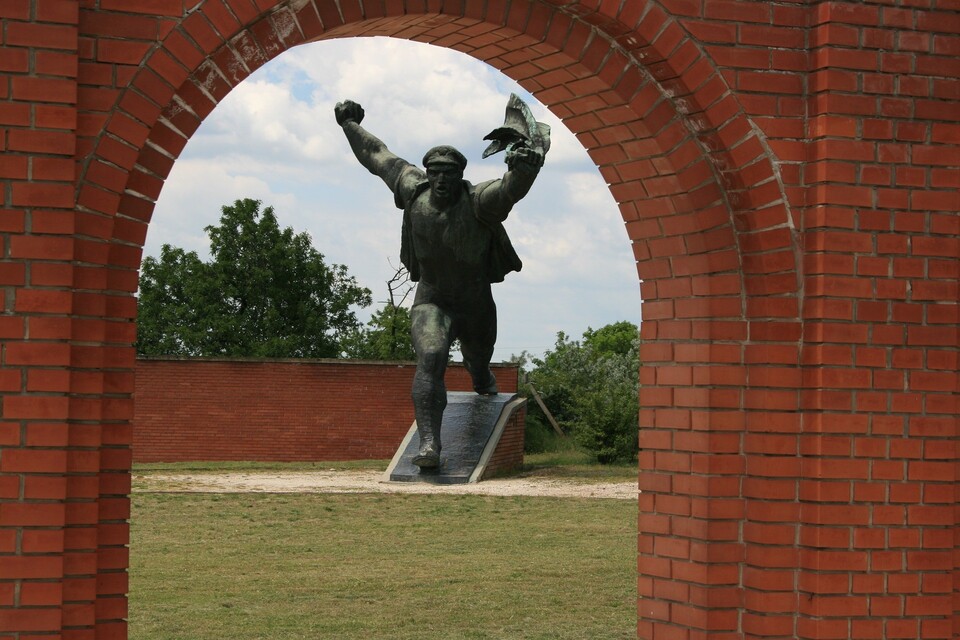 statue.jpg