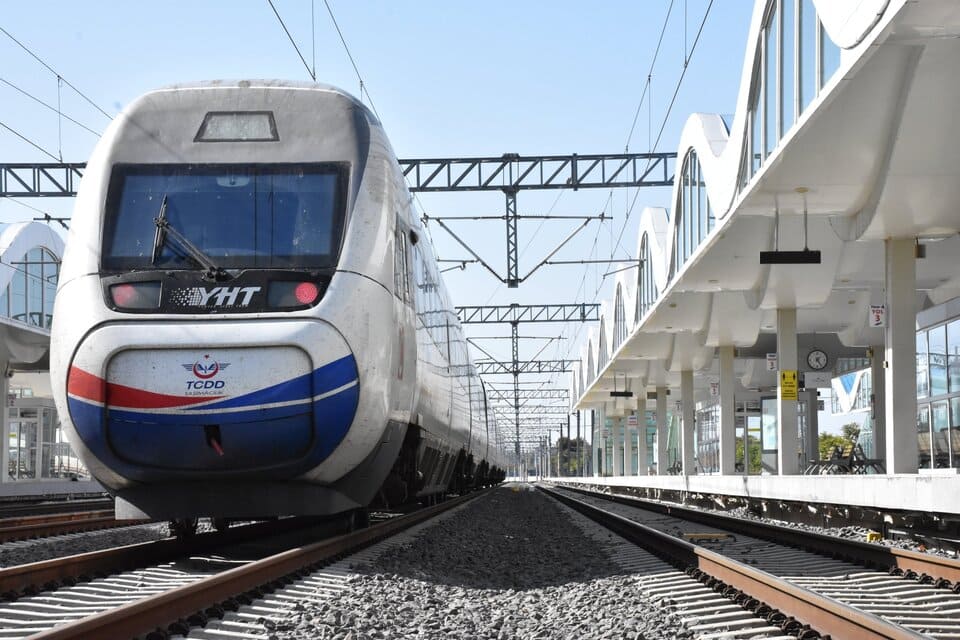 ankara-istanbul-super-fast-train.jpg