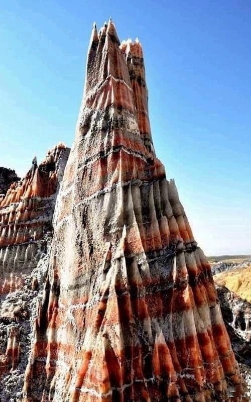 Цветните солни скали