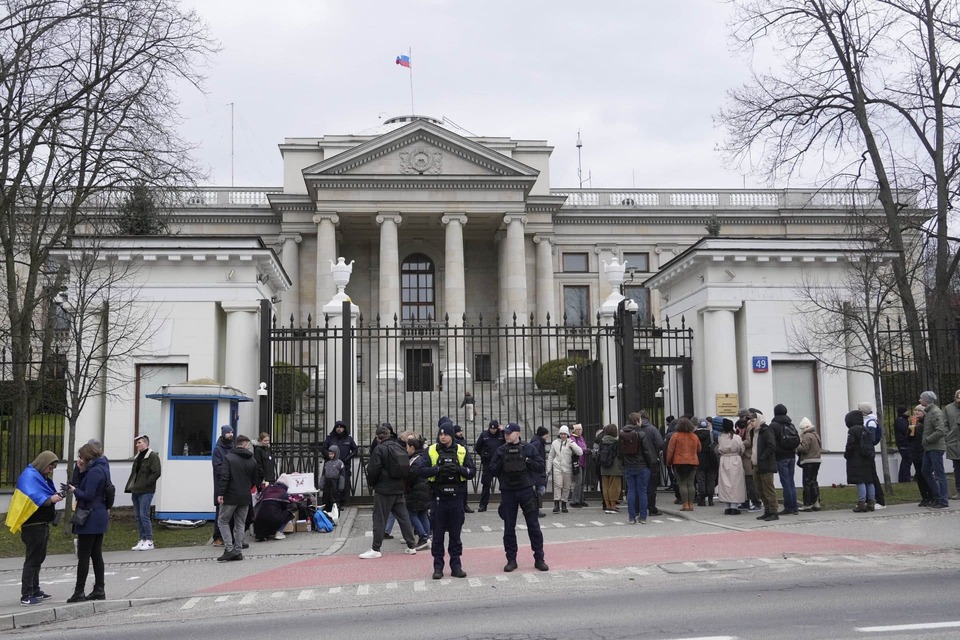 russian-embasy-in-poland.jpg