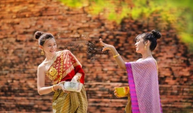 Сонгкран-празник в Тайланд