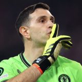 Емилиано Мартинез Астън Вила