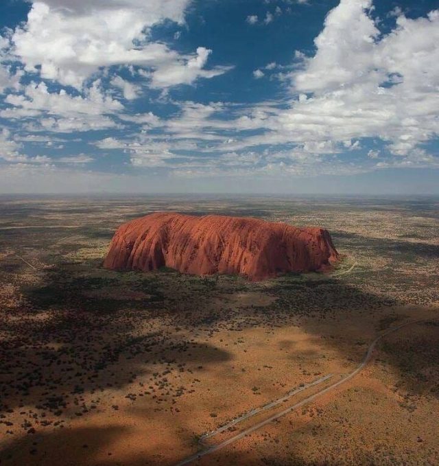 Планината Улуру в Австралия
