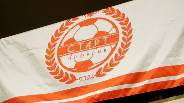 В логото на клуб „Старт“ са изобразени житен клас и лъв – символи на богатство, сила и смелост.