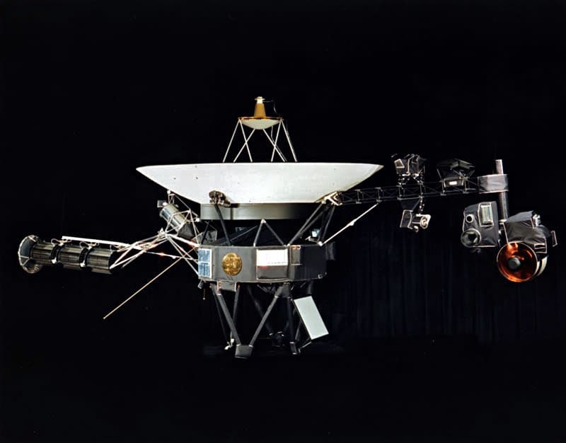 voyager-1-kosmiheski-aparat.jpg