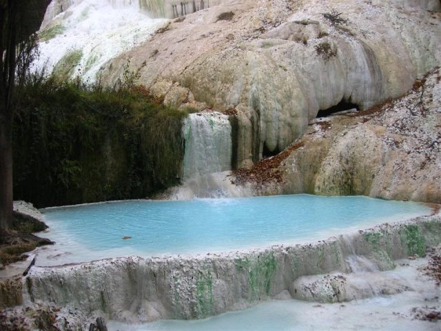 Водопадът на мелницата в тосканската провинция