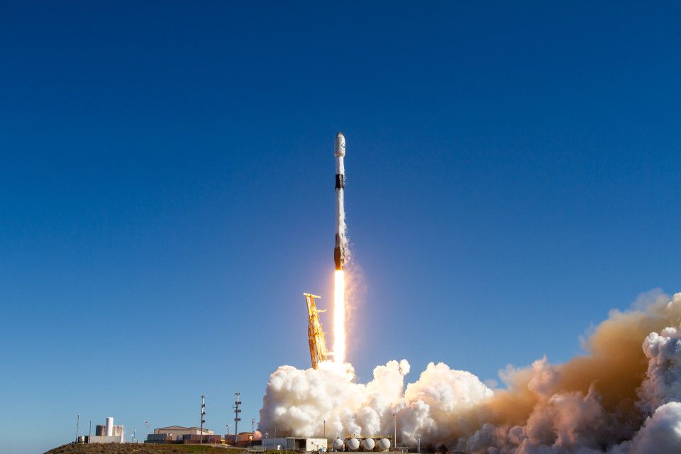 severna-koreya-izstrelya-satelit.jpg
