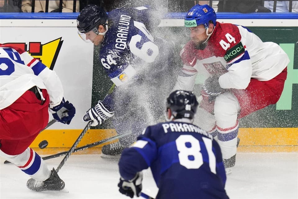 shvetsiya-s-pobeda-na-svetovnoto-po-hokey.jpg