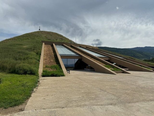 Тракийска гробница