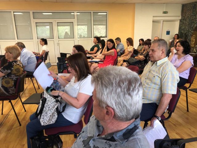 Проектът създава възможности за интегрирани действия за насърчаване на безработицата сред уязвими групи в слабо развити селски райони. 