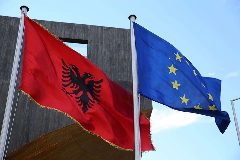 albania-flag.jpg