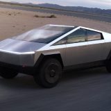 От tesla глобяват клиент, задето иска а продаде колата си