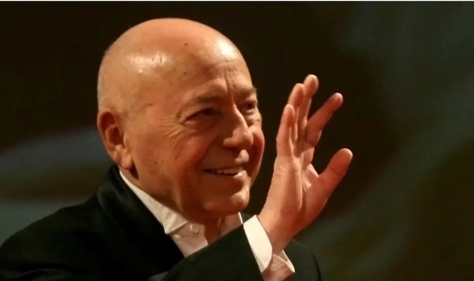 komedien-festival-v-pamet-na-todor-kolev-sabira-komici-ot-stranata.jpg