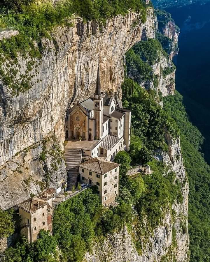 madonna-della-corona1.jpg