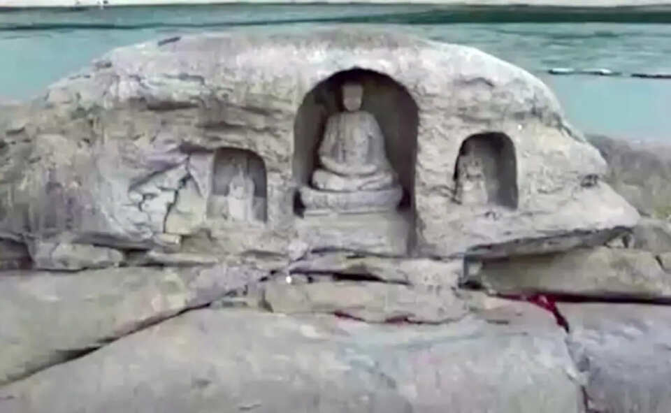 yangtze-buddhist-statues.jpg