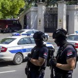 мъж прстреля с арбалет полицай