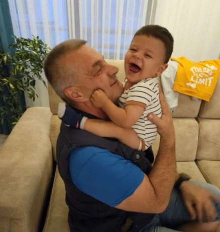Набират средства за лечението на малкия герой Любчо от Пловдив.