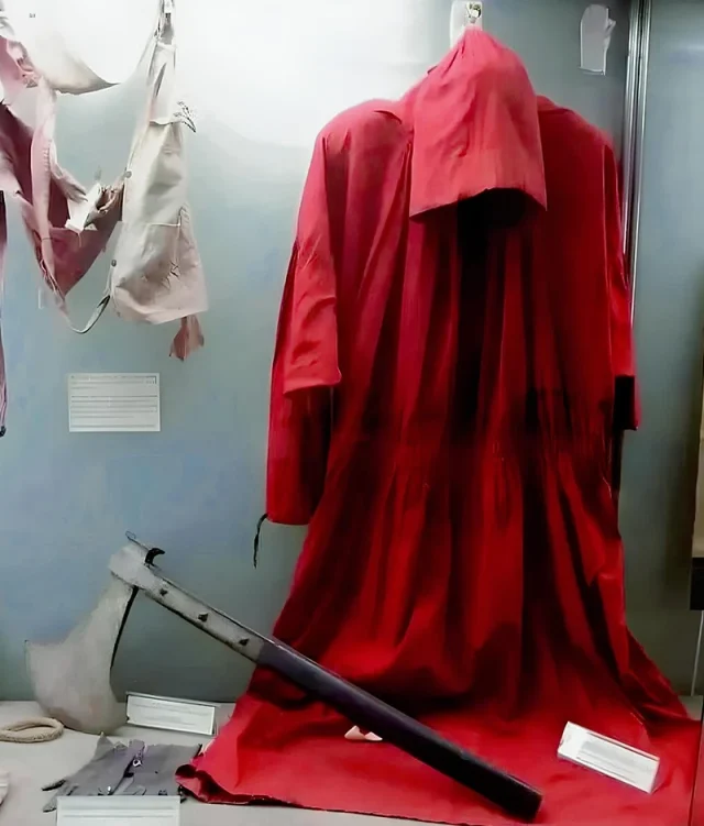 дрехите на екзекутора, Мастро Тита