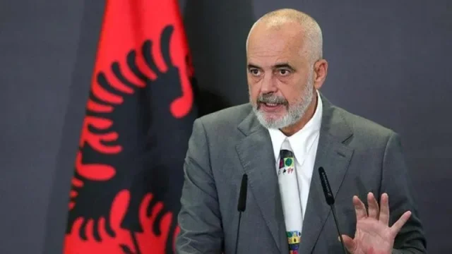 Албанският премиер Еди Рама