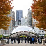Cloud Gate (Облачната врата ), известен като The Bean (Бобът)