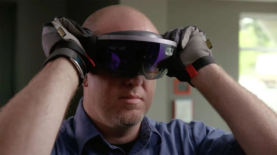 ochila-za-virtualna-realnost-hololens.webp