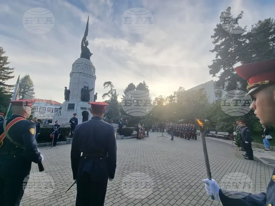 pred-pametnika-mayka-balgariya.webp