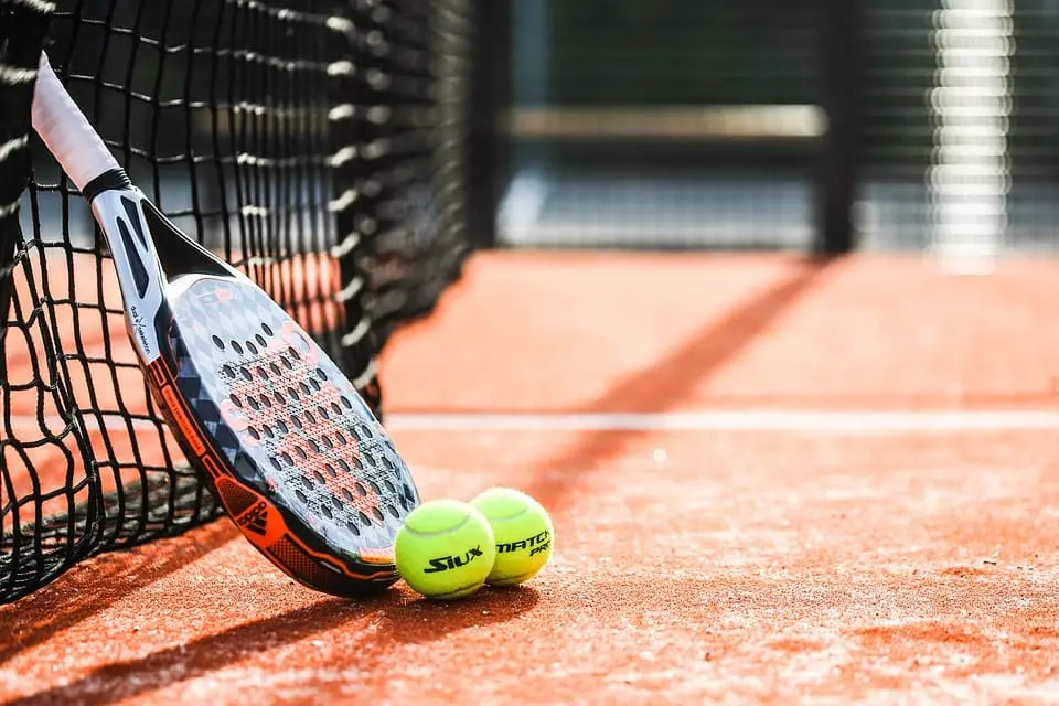 tenis-raketa-i-topka.webp