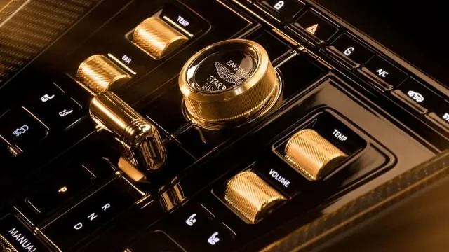 Вътрешност на Aston-Martin-DB12-Goldfinger