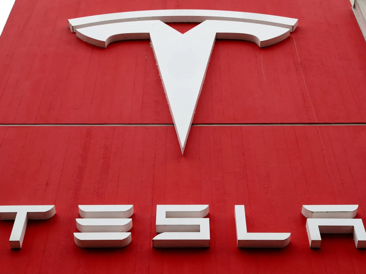 tesla-1280x960.webp