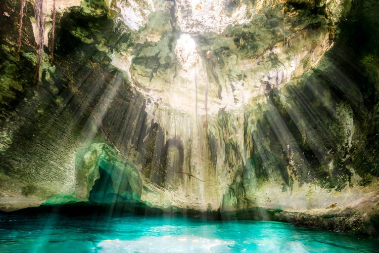 thunderball-grotto-bahamas.webp