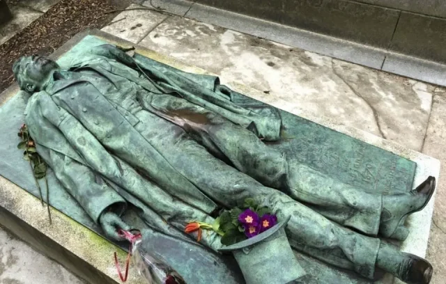 Виктор Ноар Гробище Франция