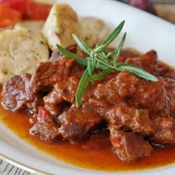 ястие гулаш Унгария