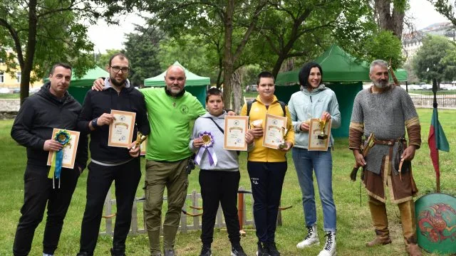 Мини турнир по традиционна стрелба с лък в Асеновград
