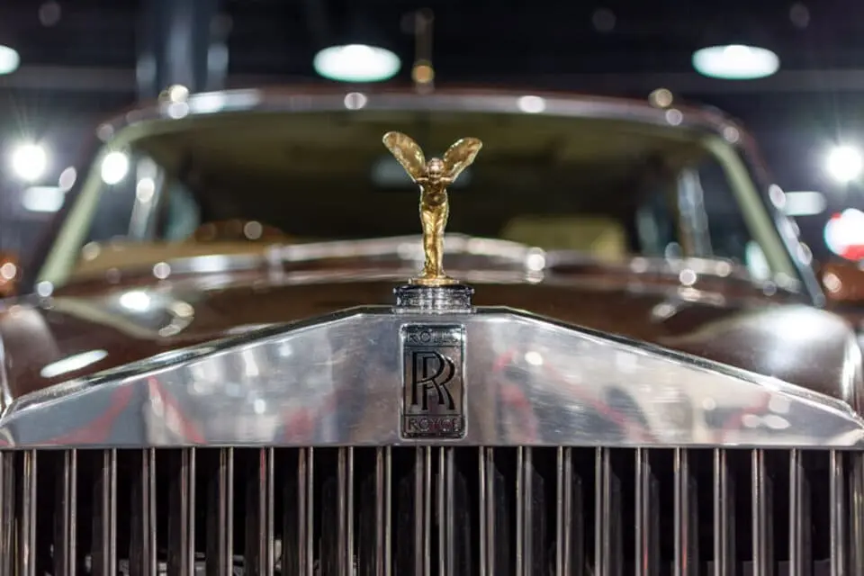 rolls-royce-avtomobil.webp