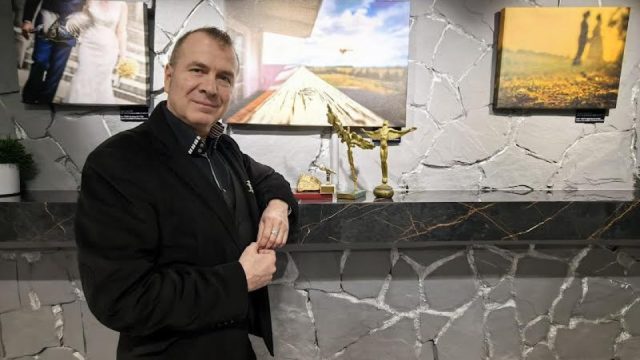 Симеон Владов представя „Пясъчен часовник“ – поезия и музика на живо