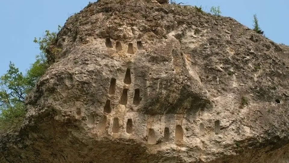 zhaltata-peshtera-1.webp