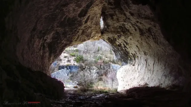 жълтата пещера