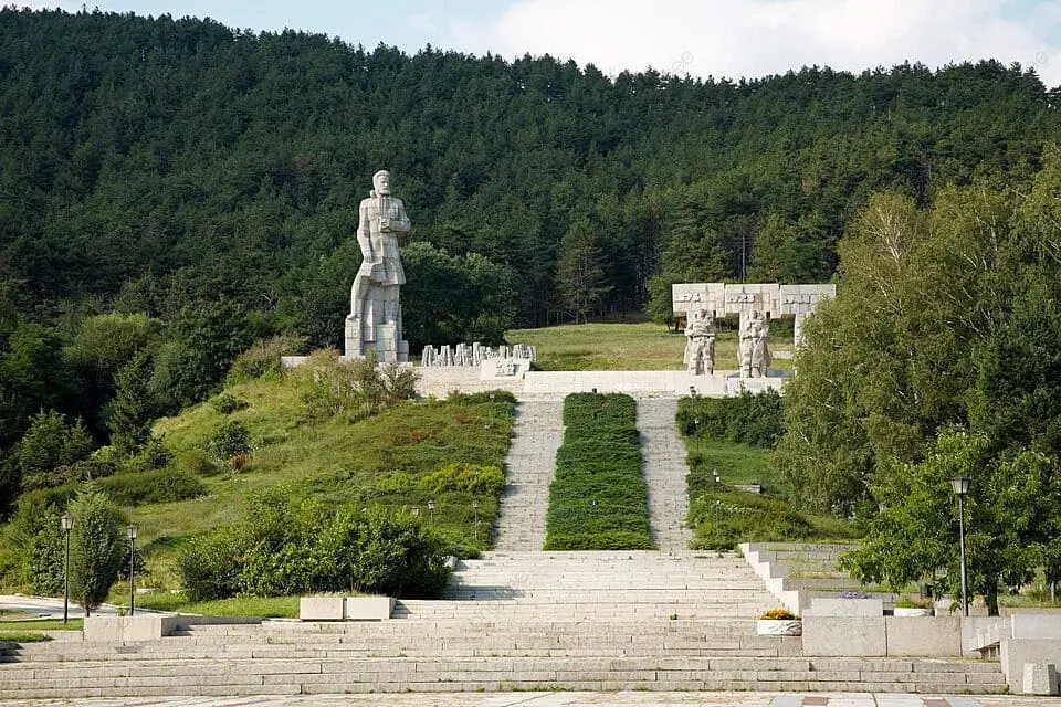hristo-botev-monument-kalofer.webp