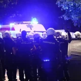 полицаи срещу протестиращи в Белград