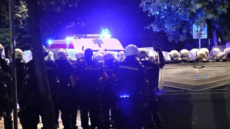 politsai-protest-begrad.webp
