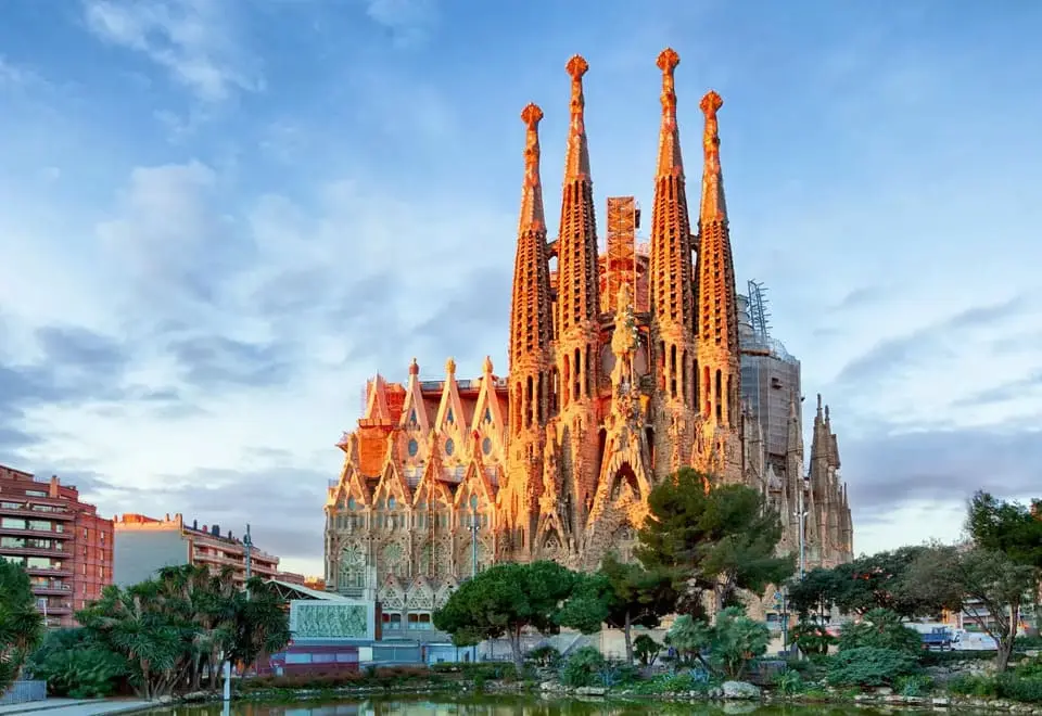 sagrada-familiya-antoni-gaudi.webp