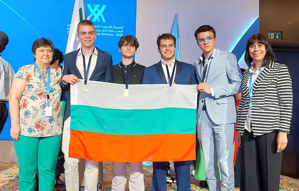 balgarski-uchenitsi-na-mezhdunarodnata-olimpiada-po-himiya.webp