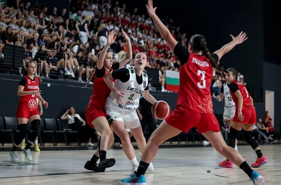 basketbol-momicheta-do-16-godini.webp