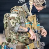 Германски войник с нова пушка hk416a8