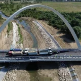 мост с параболична арка в Румъния