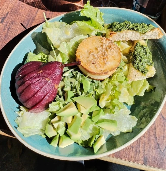 salata-pushirana-krusha-koze-sirene.webp